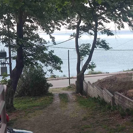 Дом отдыха Kiki By The Beach!